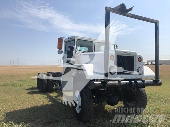 Diamond T M13 Camion cabina sasiu