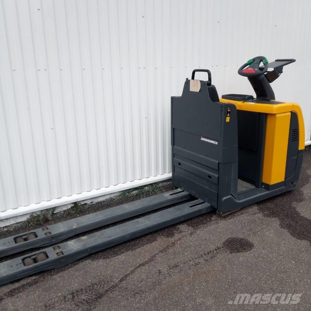 Jungheinrich ECE 225 Stivuitoare de micã inaltime pentu logistica