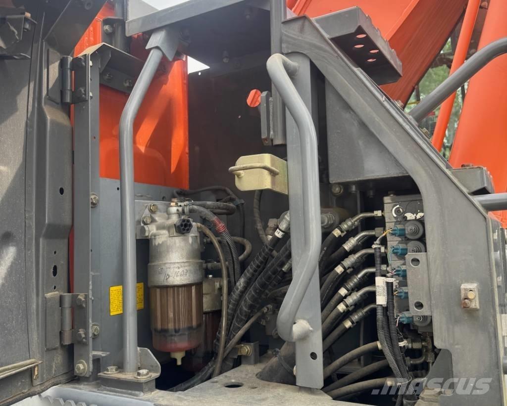 Hitachi ZX 220 W-3 Excavatoare cu roti