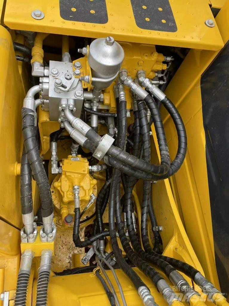 Komatsu 120-8 Excavatoare pe șenile
