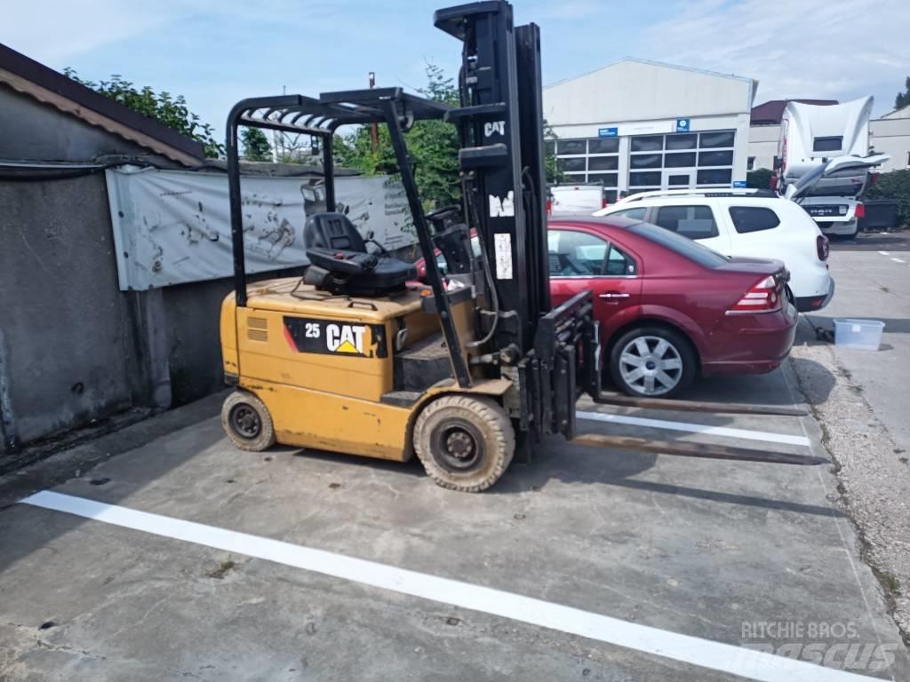 CAT EP 25 K PAC Stivuitor electric
