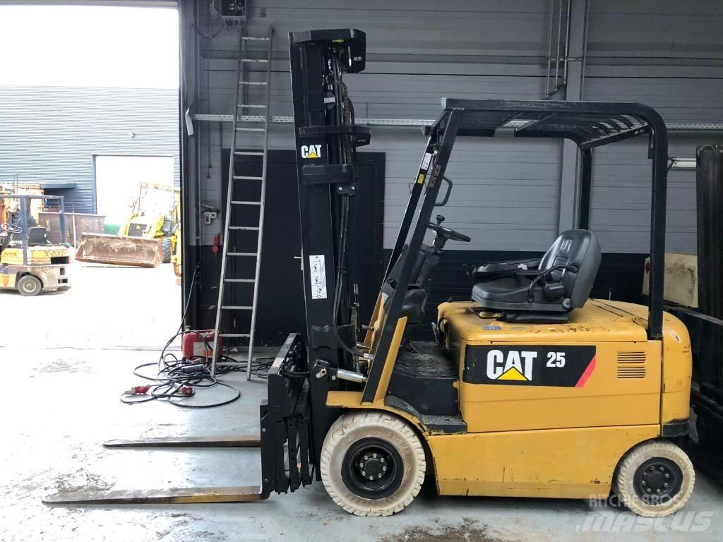 CAT EP 25 K PAC Stivuitor electric