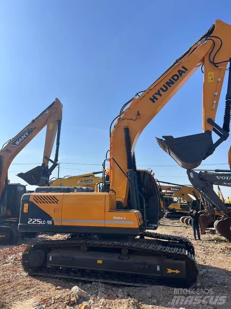 Hyundai 225-9 Excavatoare pe șenile
