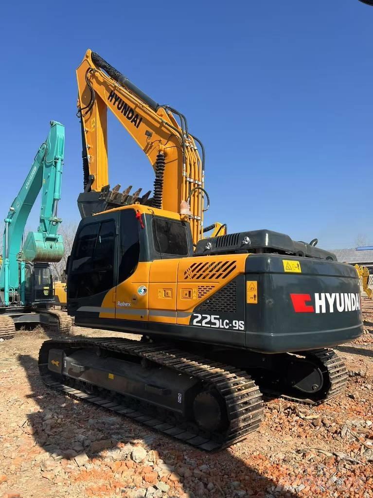 Hyundai 225-9 Excavatoare pe șenile
