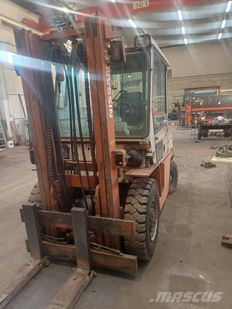 Nissan 33 U Stivuitor diesel