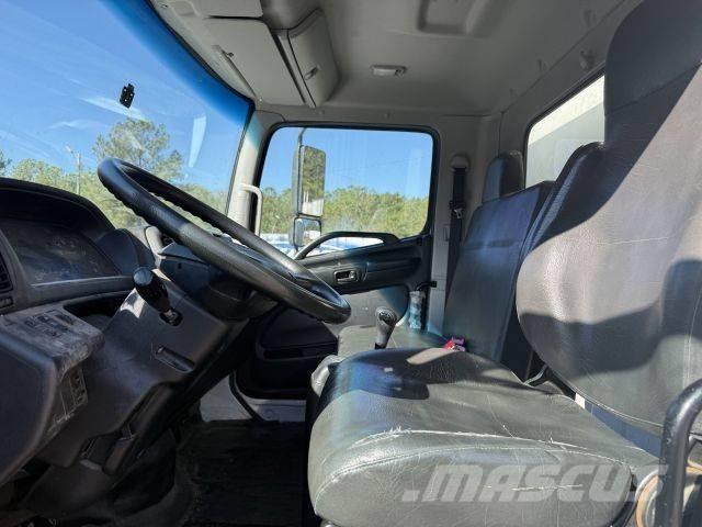 Hino 268 Camioane transport bauturi