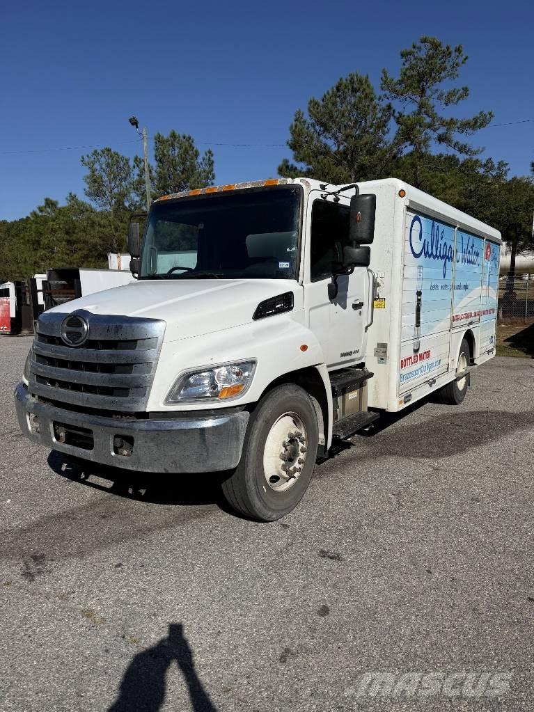 Hino 268 Camioane transport bauturi