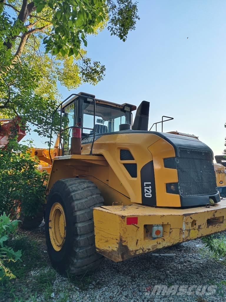 Volvo L 120 Incarcator pe pneuri
