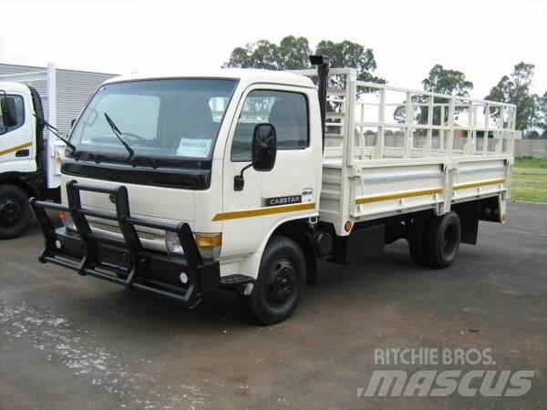 Nissan Cabstar Camioane platforma/prelata