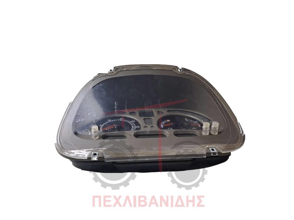CASE maxxum Cabine si interior
