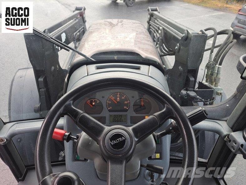 Valtra M120 Tractoare