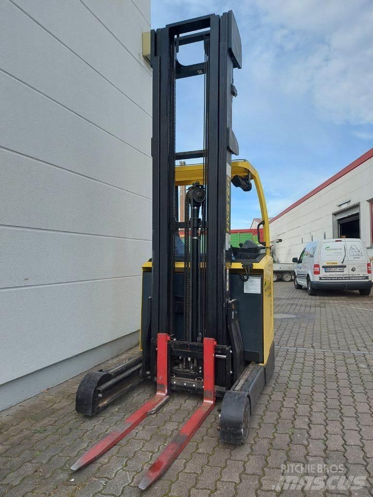 Hyster R 1.4 Stivuitor cu catarg retractabil