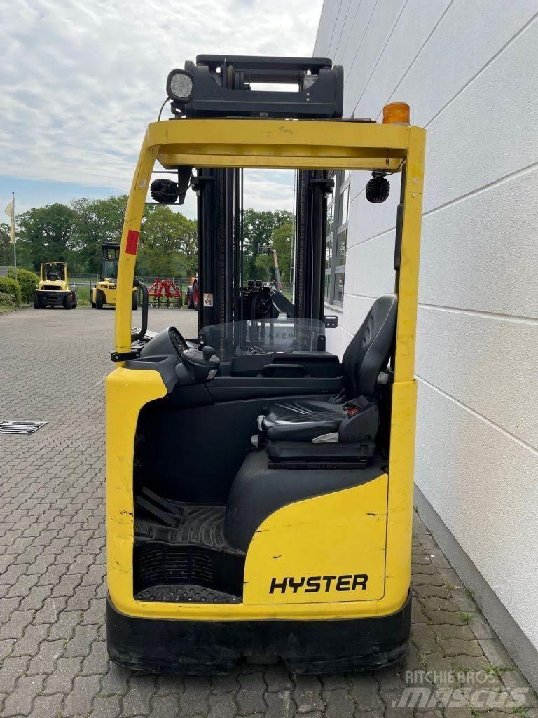 Hyster R 1.4 Stivuitor cu catarg retractabil