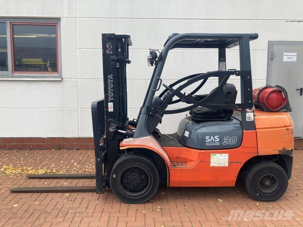 Toyota 02-7FGF30 Stivuitor GPL