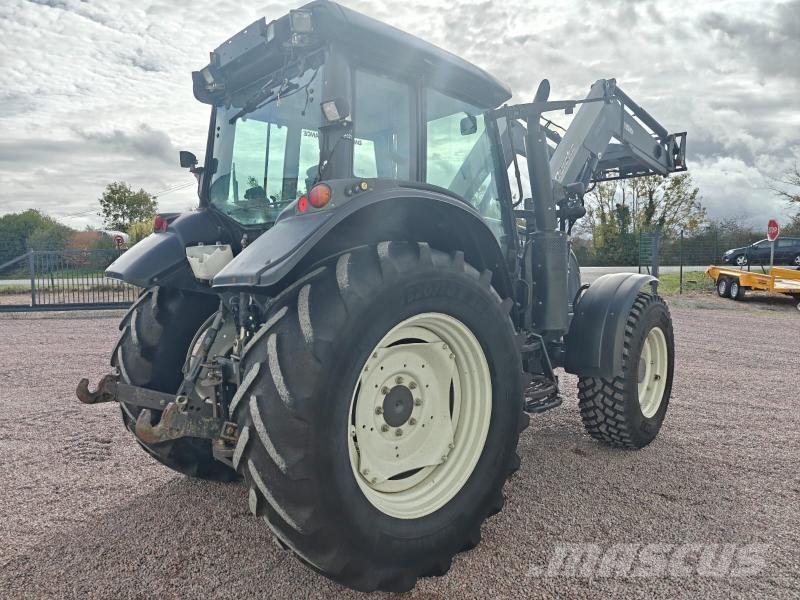 Valtra N123 Tractoare