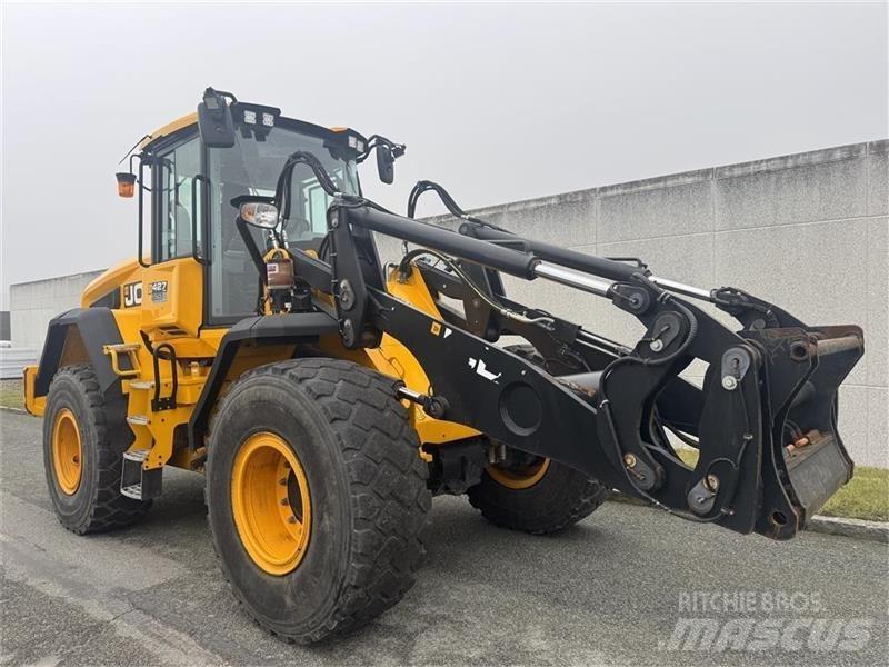 JCB 427 Agri Incarcator pe pneuri