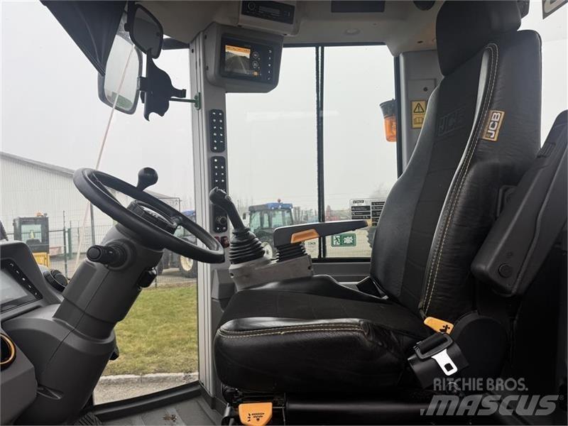 JCB 427 Agri Incarcator pe pneuri