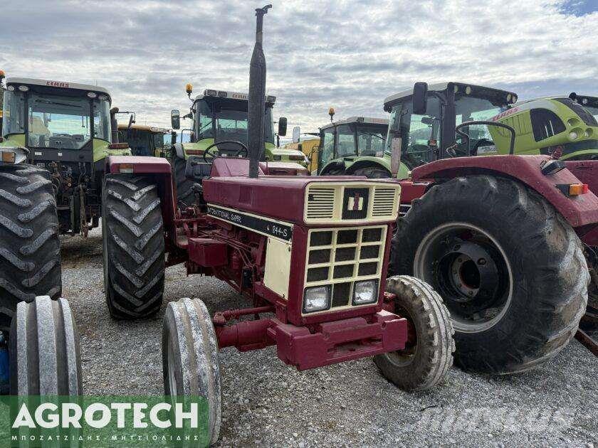 International 844s Tractoare