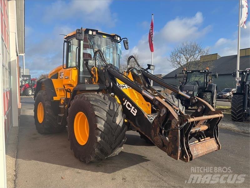 JCB 427 Agri Incarcator pe pneuri