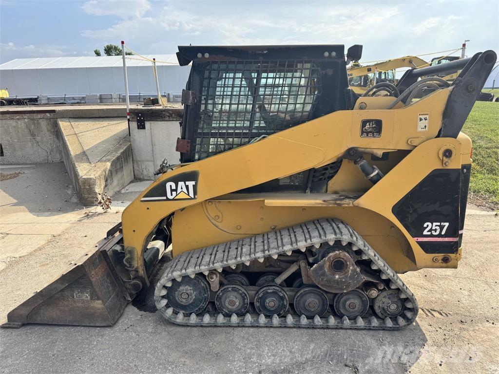 CAT 257 Mini incarcator
