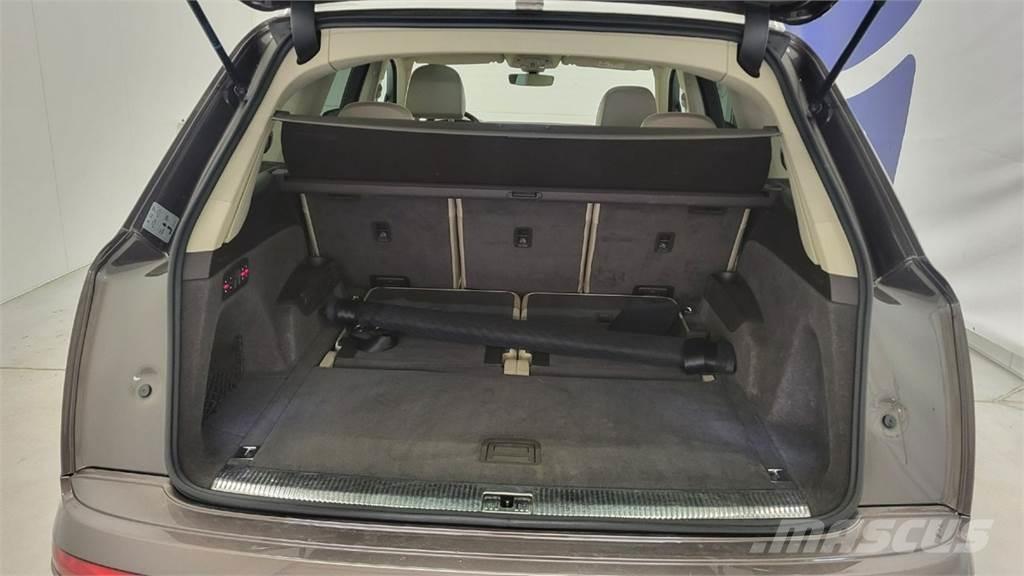 Audi SQ7 Masini