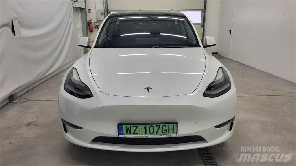 Tesla Y Masini