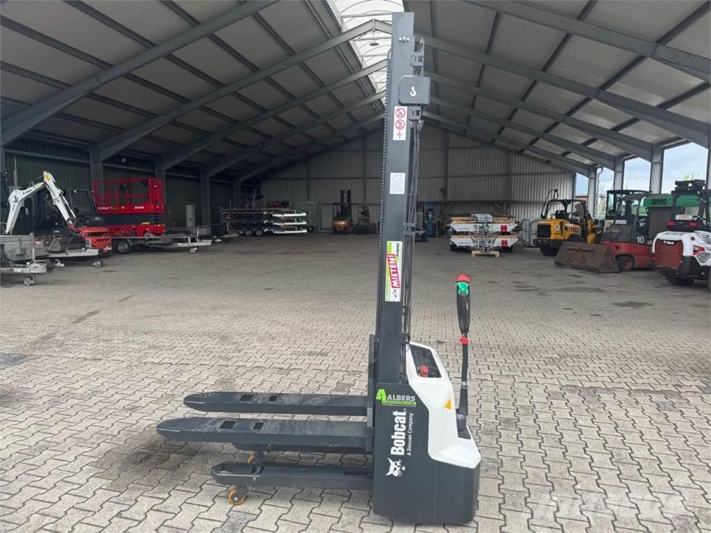 Bobcat LSM12N-7 i Transpaleta manuala