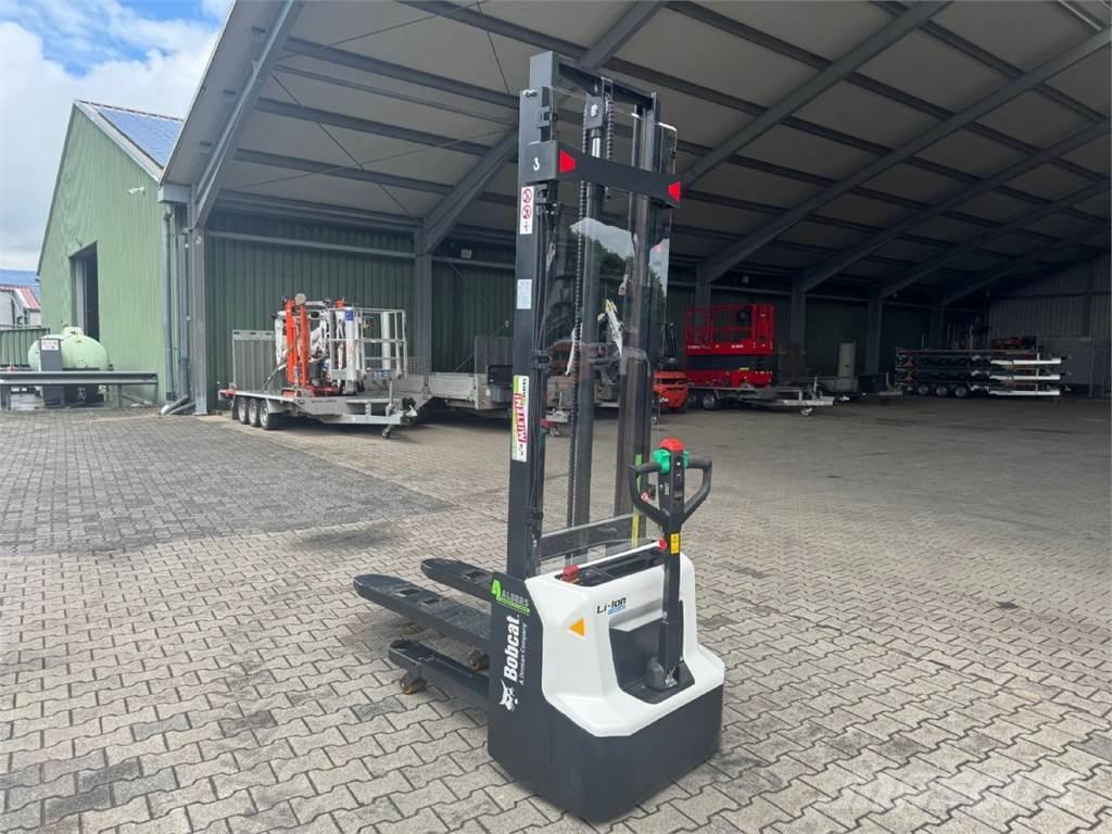 Bobcat LSM12N-7 i Transpaleta manuala