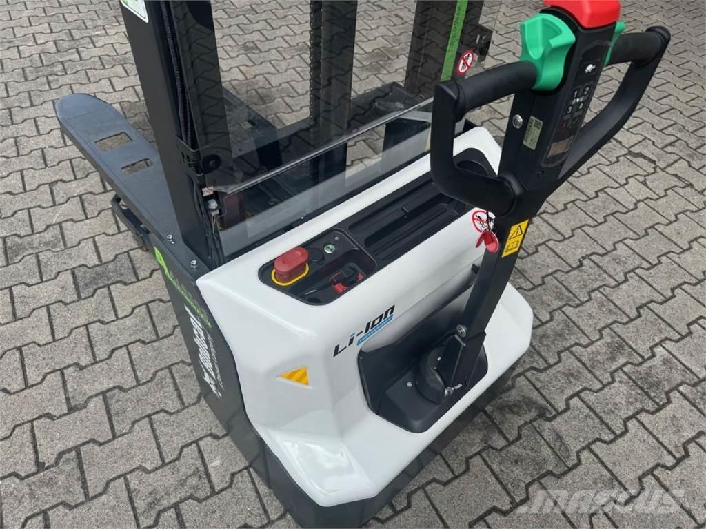 Bobcat LSM12N-7 i Transpaleta manuala