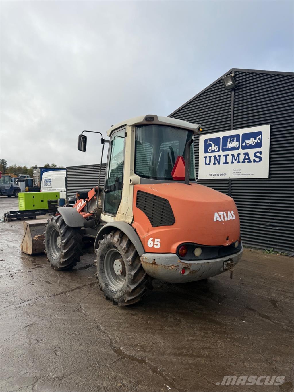 Atlas 65 Incarcator pe pneuri