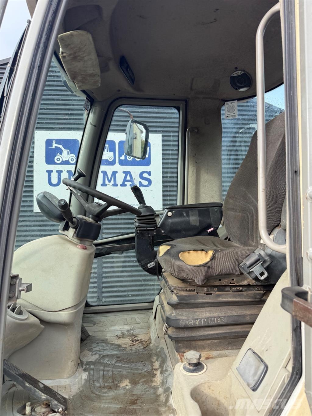 Atlas 65 Incarcator pe pneuri