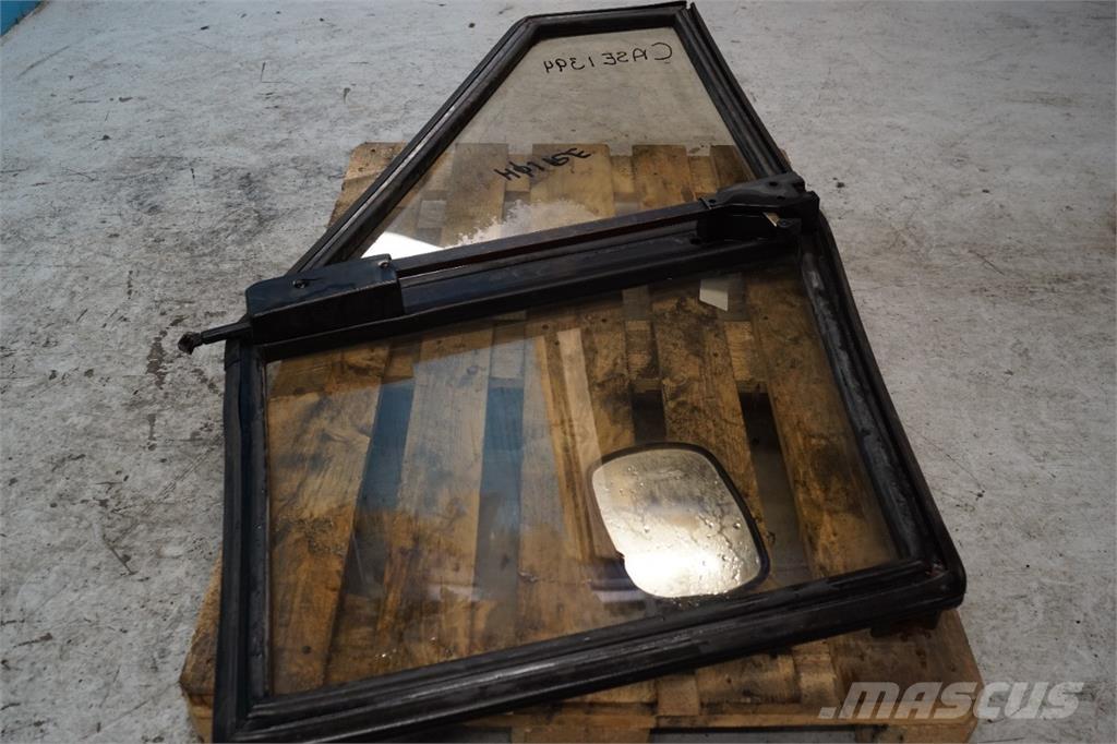 CASE 1394 Cabine si interior