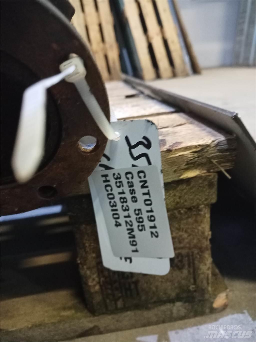 CASE 595 Axe