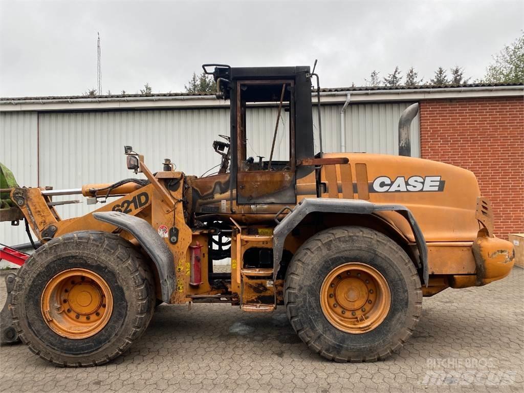 CASE 621D Incarcator pe pneuri