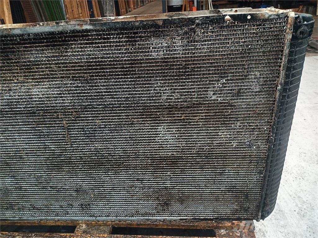 CASE 8010 Radiatoare