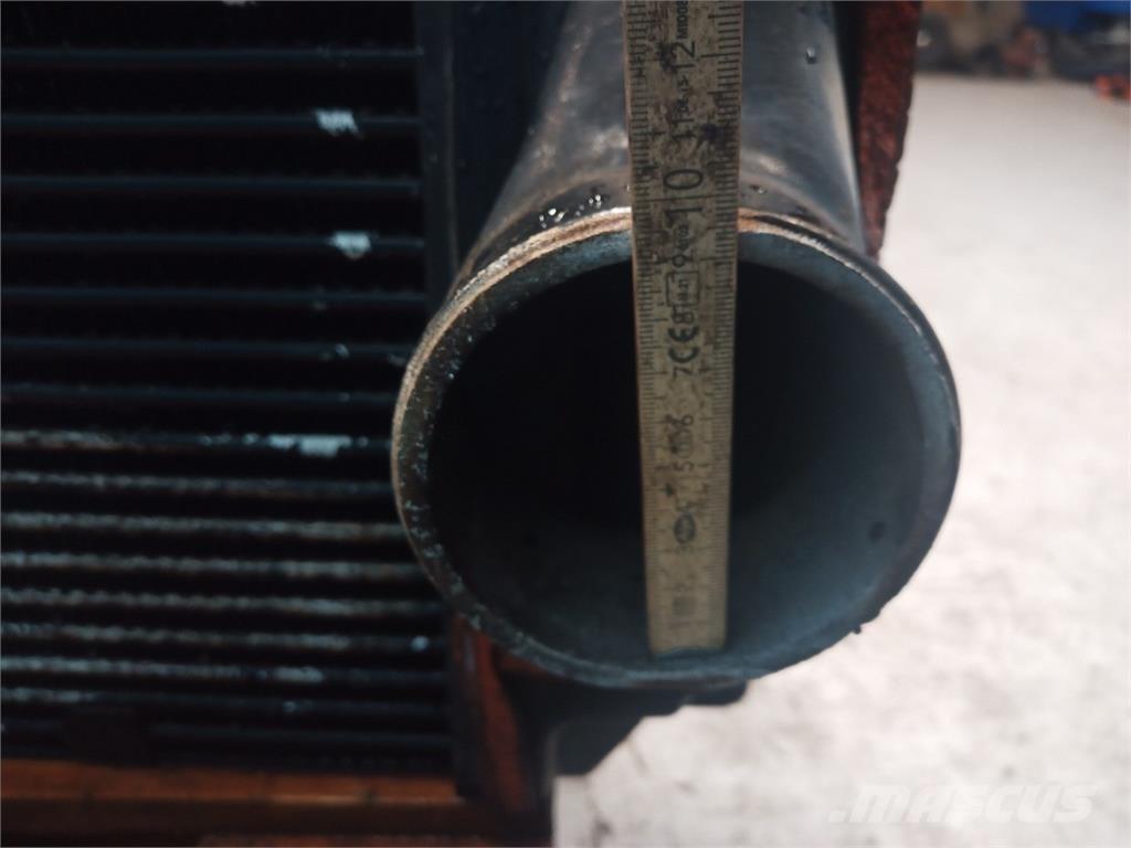 CASE 8010 Radiatoare
