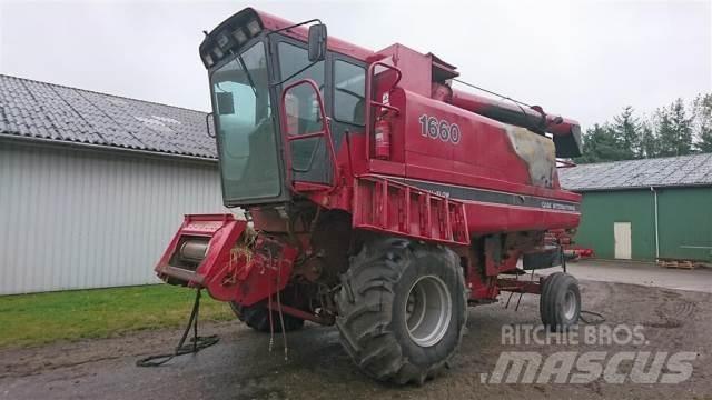 Case IH 1660 Combine de secerat