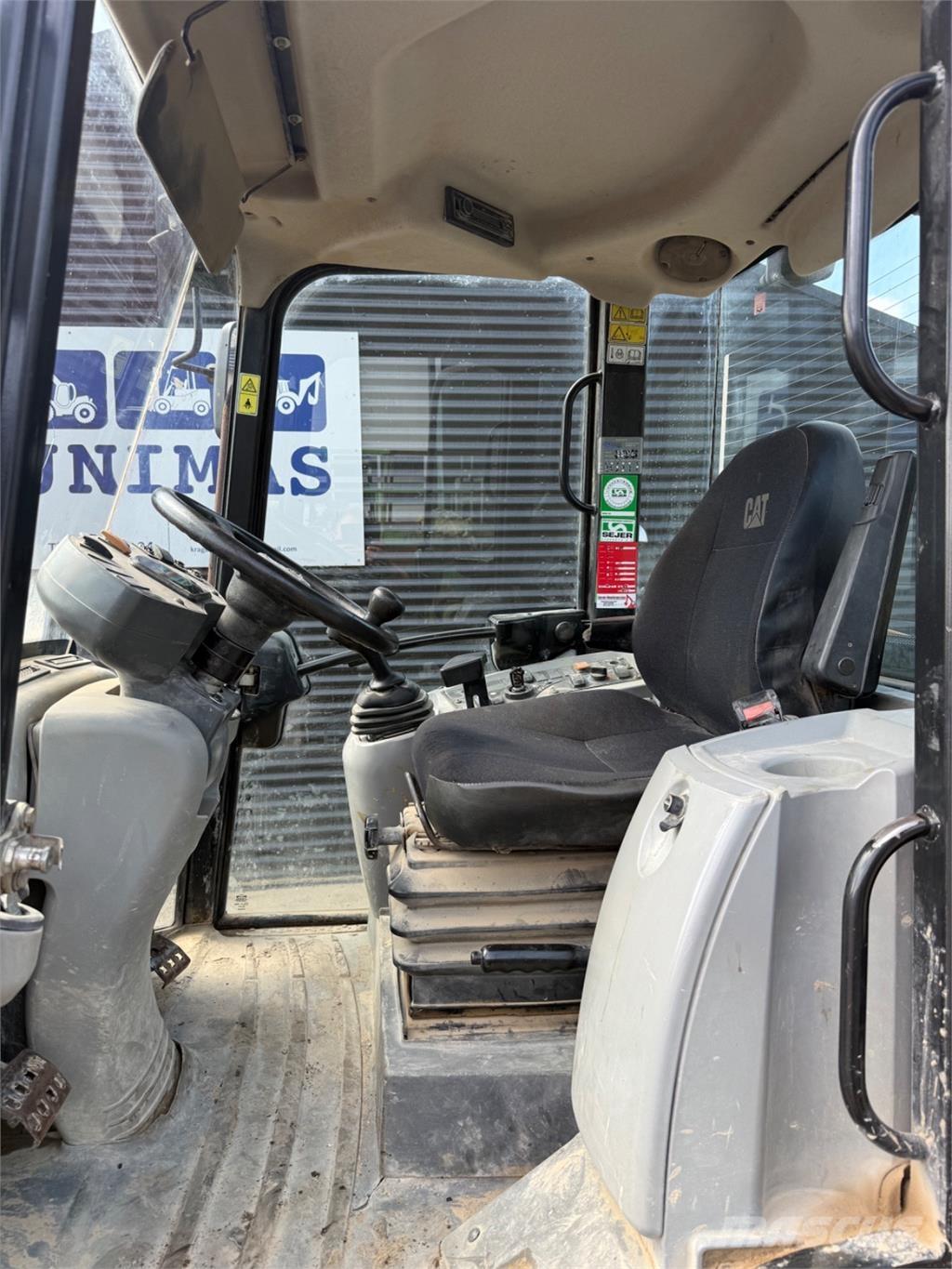 CAT 906H Incarcator pe pneuri