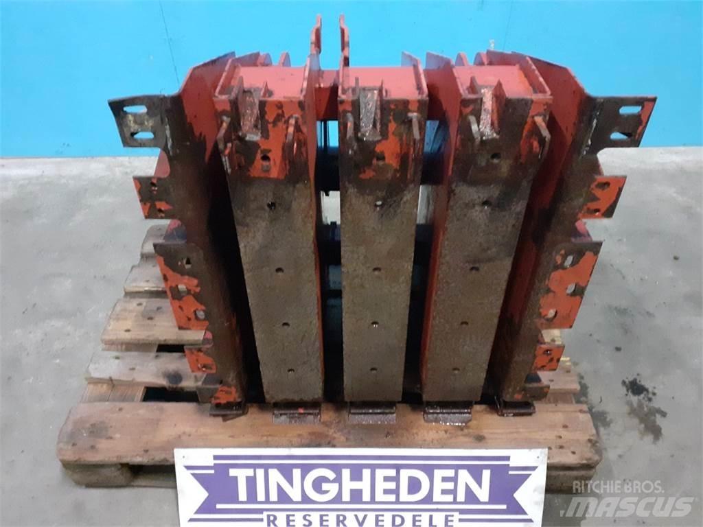 Hesston 4700 Alte echipamente pentru nutret