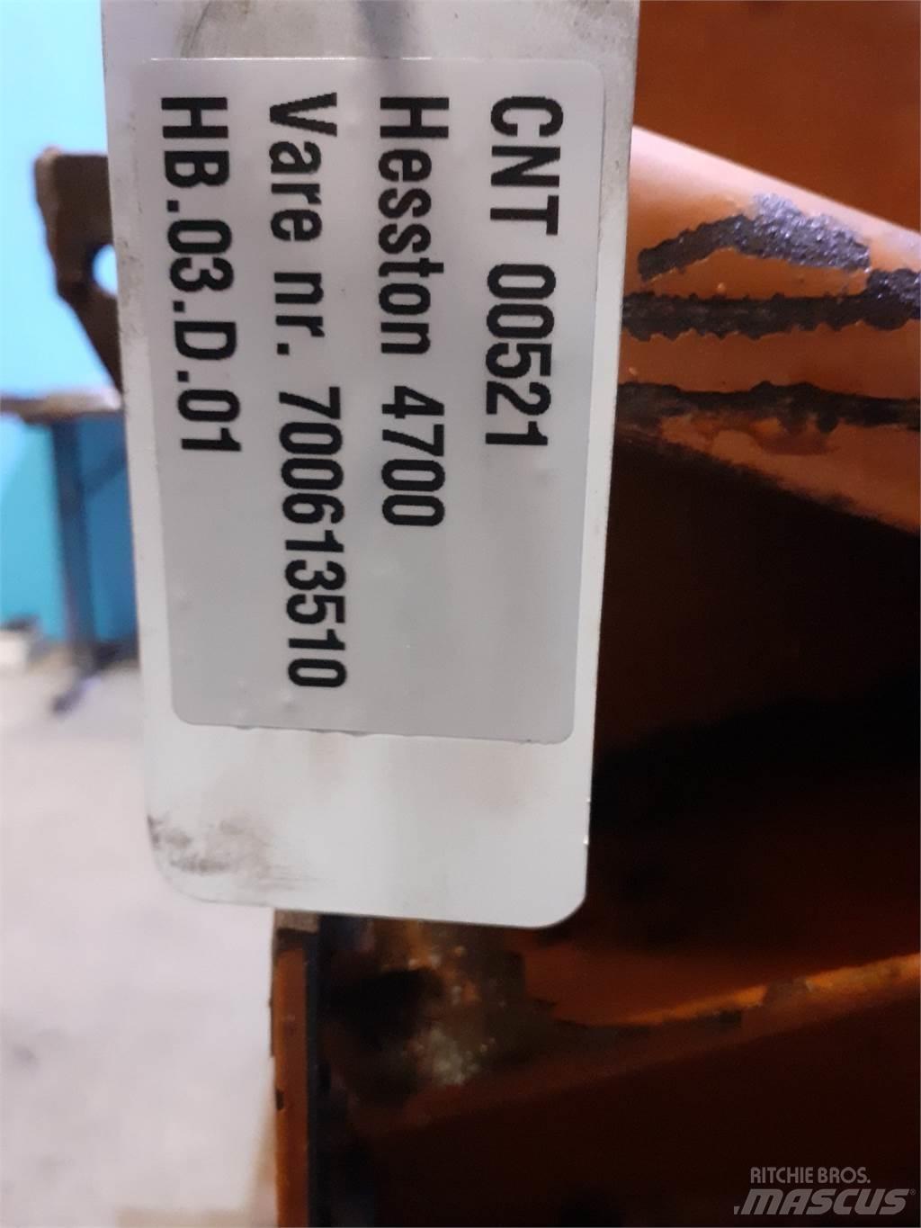 Hesston 4700 Alte echipamente pentru nutret