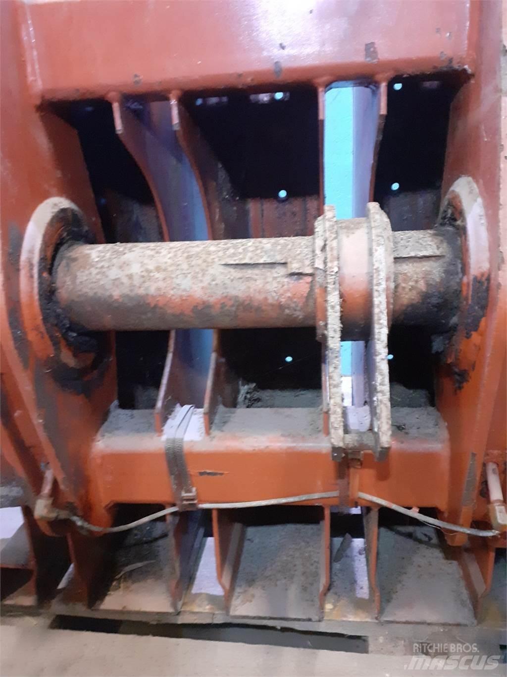 Hesston 4700 Alte echipamente pentru nutret
