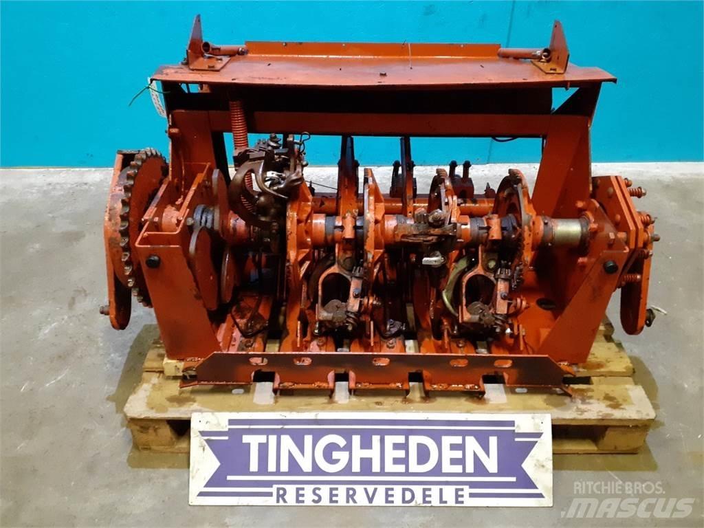 Hesston 4700 Alte echipamente pentru nutret