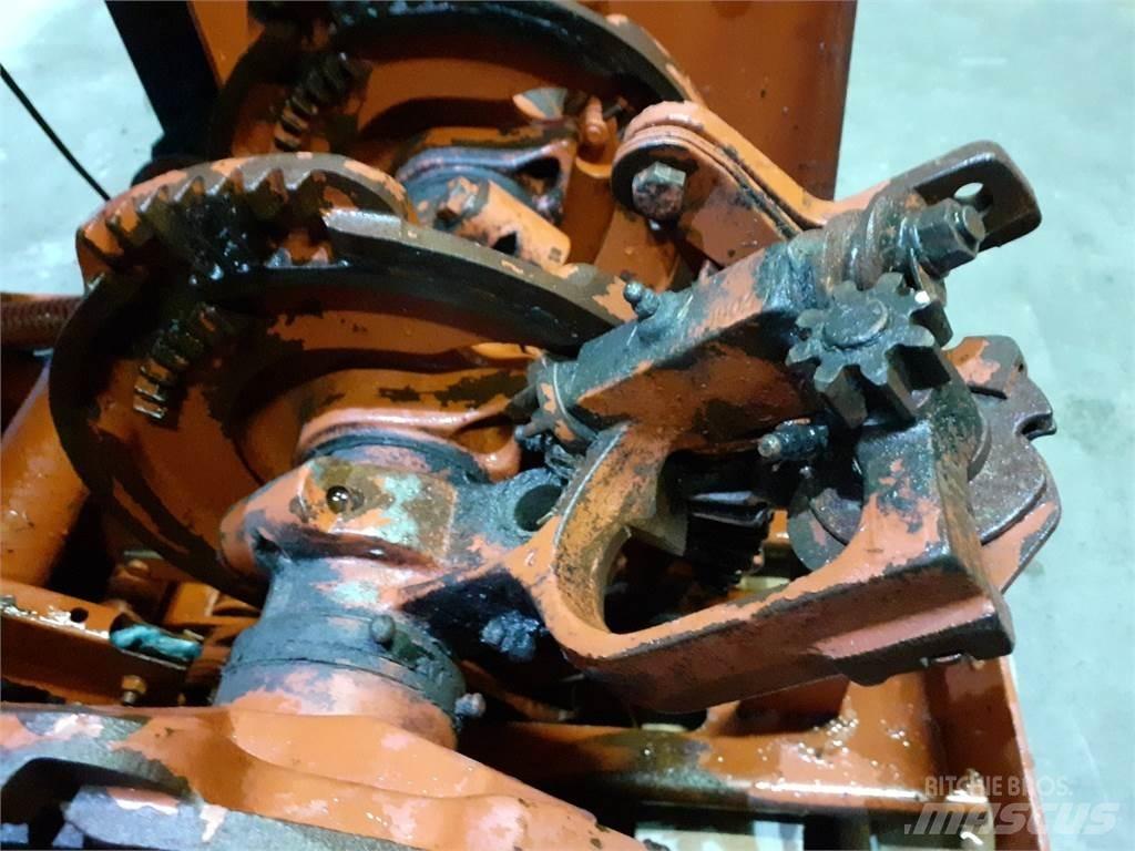 Hesston 4700 Alte echipamente pentru nutret