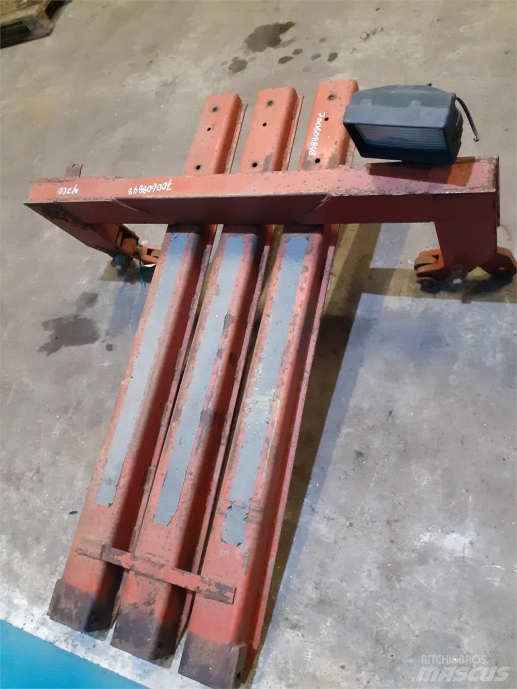 Hesston 4700 Cleme balot