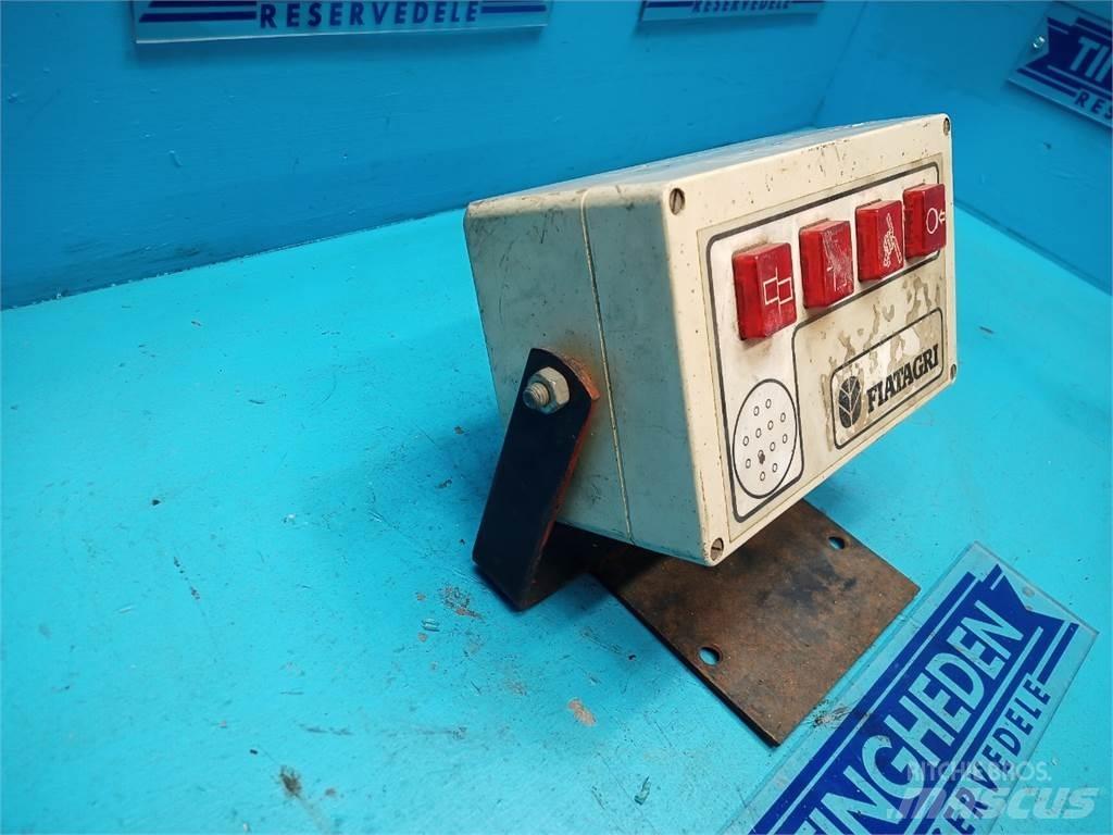 Hesston 4700 Electronice