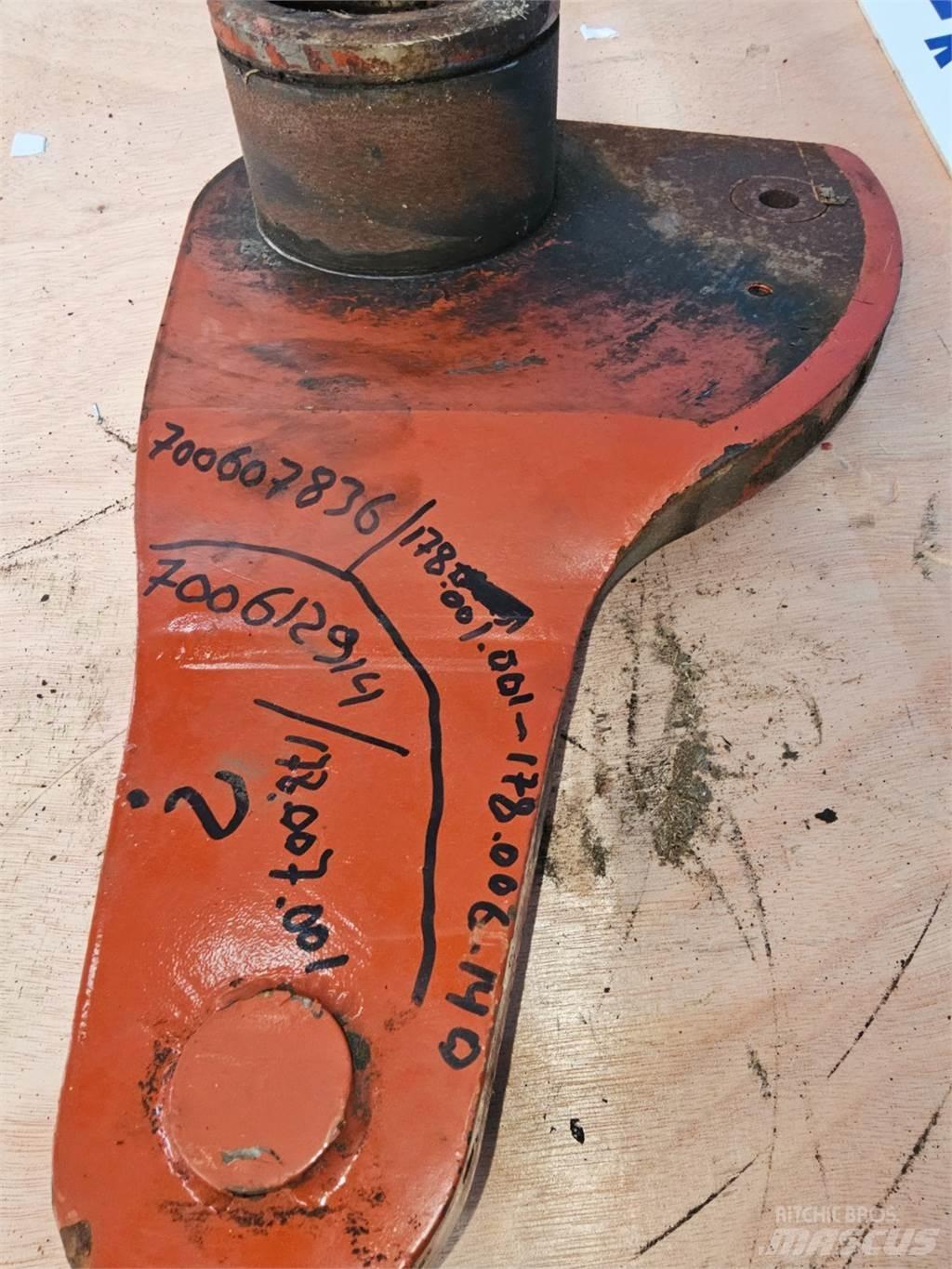 Hesston 4700 Alte echipamente pentru nutret