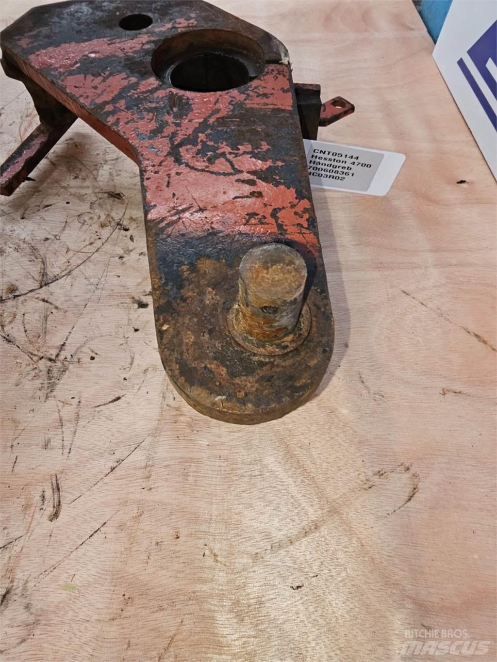 Hesston 4700 Alte echipamente pentru nutret