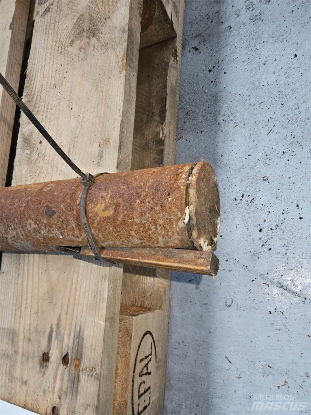 Hesston 4700 Alte echipamente pentru nutret