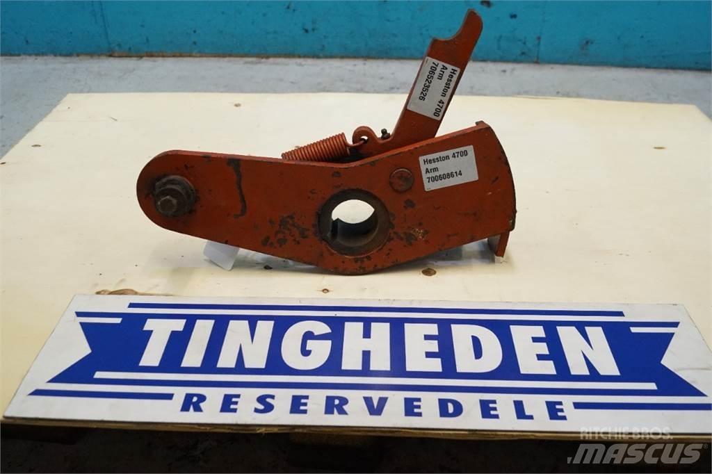 Hesston 4700 Alte echipamente pentru nutret