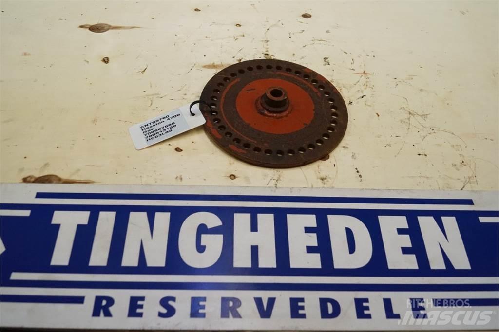 Hesston 4700 Alte echipamente pentru nutret